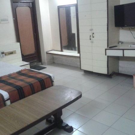 Hotel Sant Plaza Indore Zewnętrze zdjęcie
