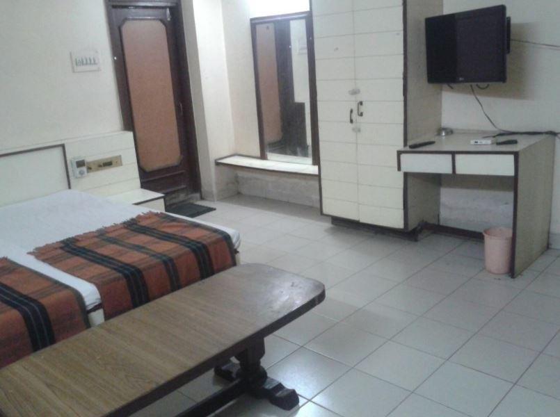 Hotel Sant Plaza Indore Zewnętrze zdjęcie